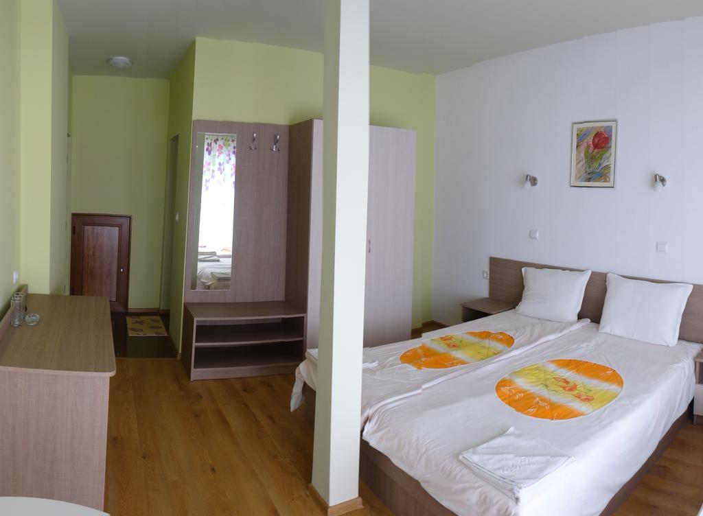 Guest House Rosa Kiten  Zimmer foto